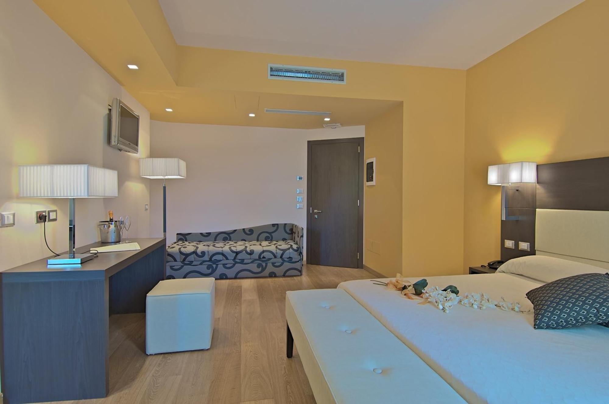 Zen Hotel Versilia Марина-ди-Пьетрасанта Экстерьер фото