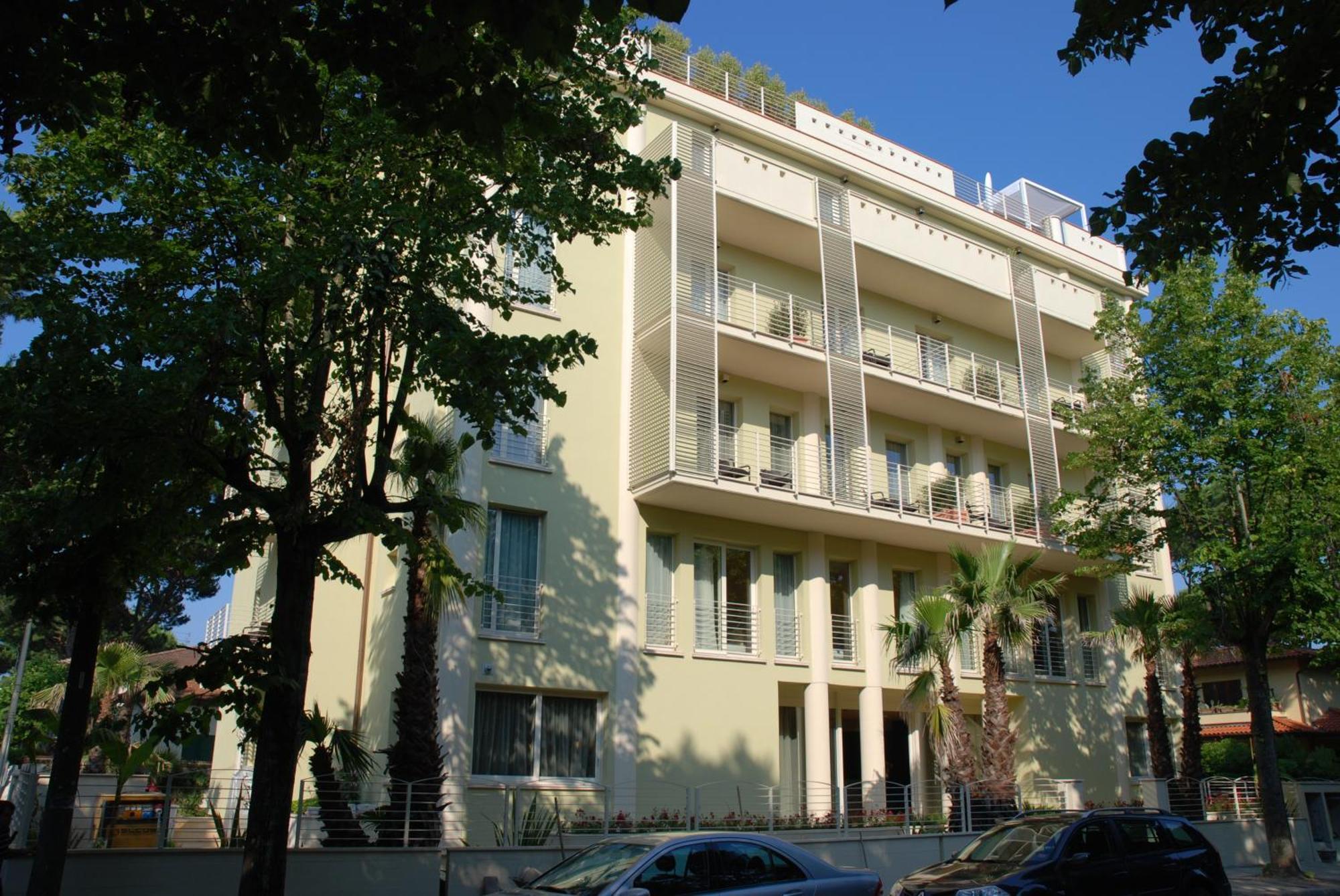 Zen Hotel Versilia Марина-ди-Пьетрасанта Экстерьер фото